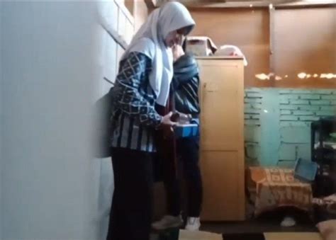 mesum indonesia terbaru|Video Mesum Oknum Guru dan Murid di Kamar Kos Tersebar,。